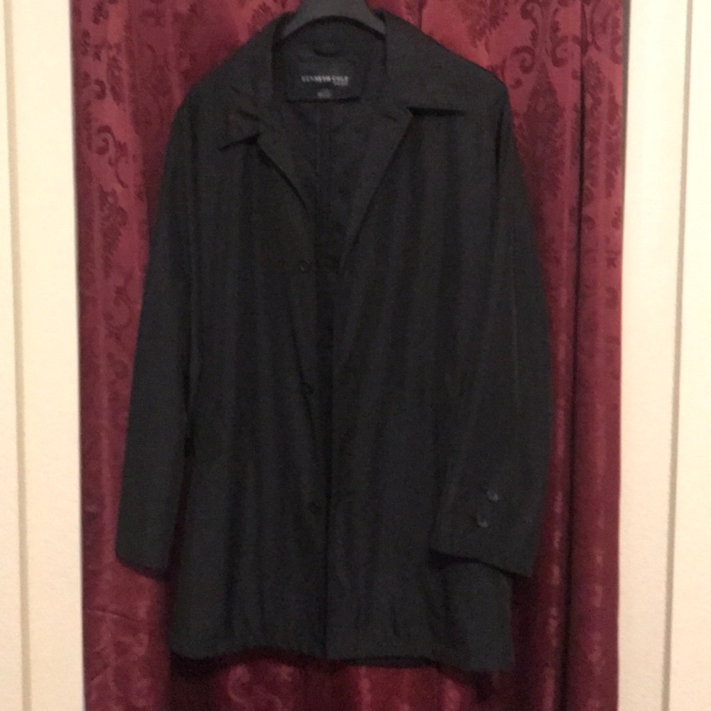Kenneth Cole short lined, light  trench